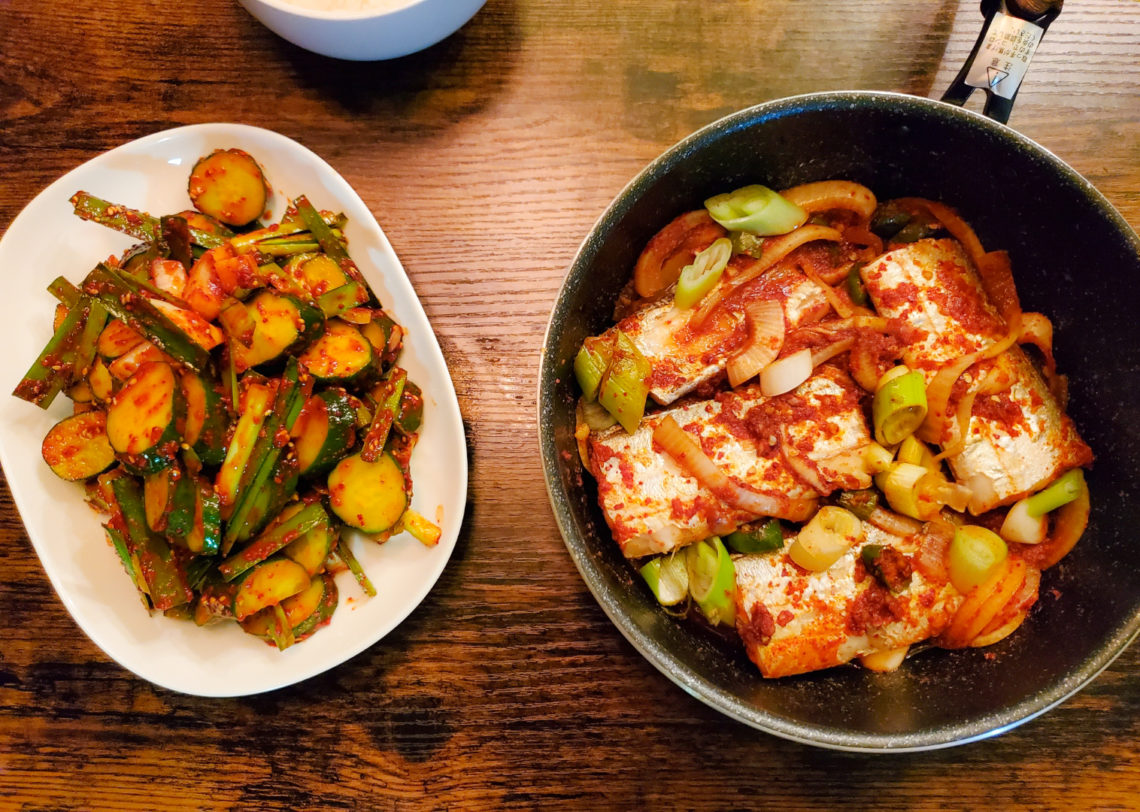韓国料理ざっくりレシピ カルチジョリム 太刀魚の煮物 とオイムチム Oishii Forest